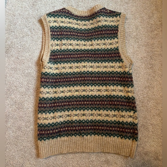 (Sold) Wool fairisle patterned cardigan vest - Picture 2 of 4